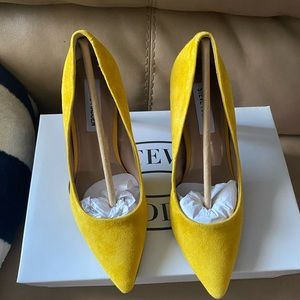 Steve Madden Women’s high heels, Classic Pumps Yellow Suede 5.5